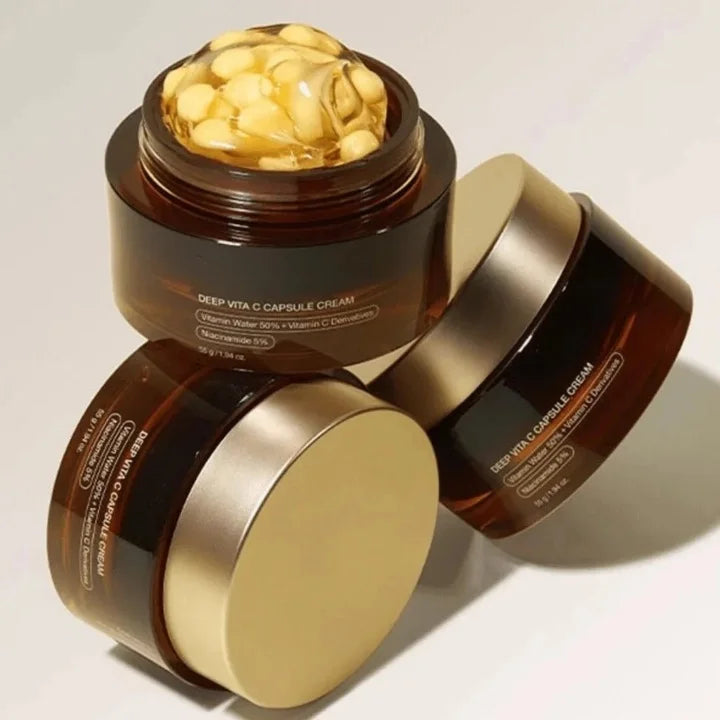 Visible glow and hydrated skin thanks to C capsules