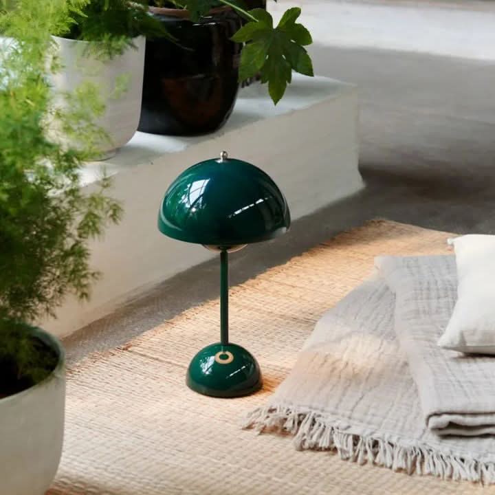 Moderne LED bordlampe, trådløs og dæmpbar 