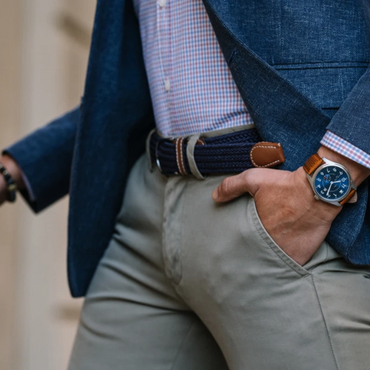 伸縮性のあるベルト、エレガンスと快適さが保証されています 